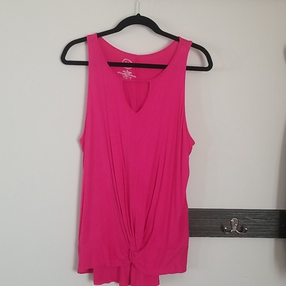 Key hole sleevless top